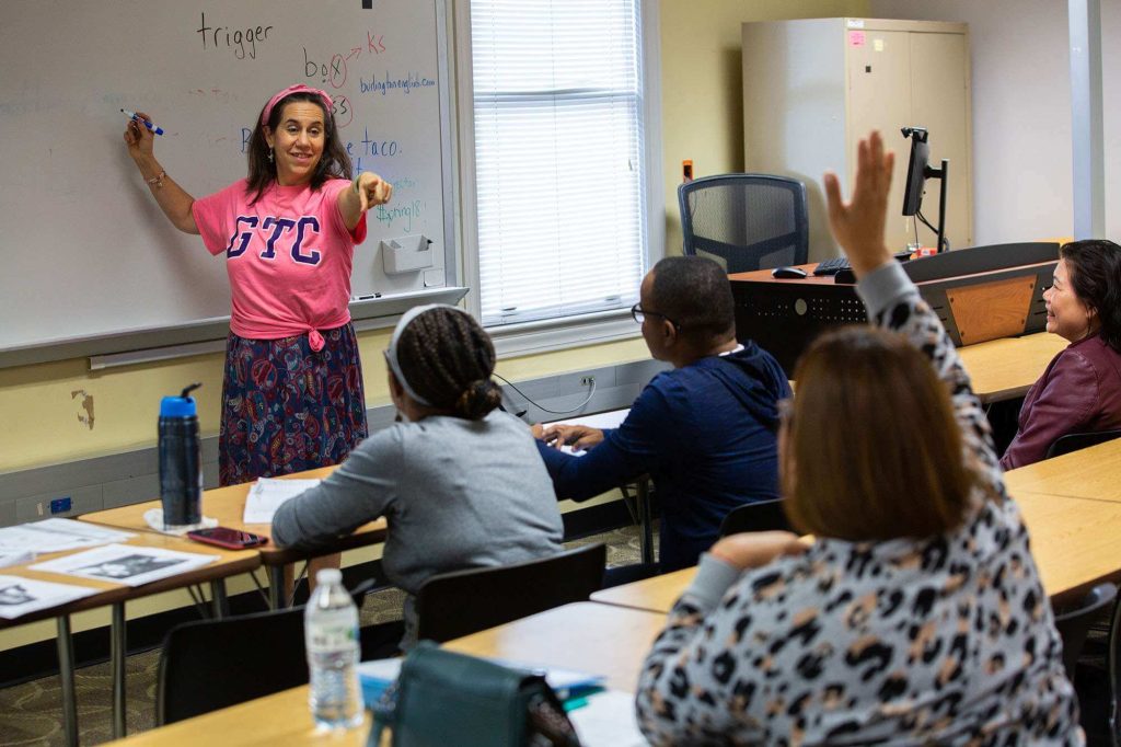 Teacher teaches Lithuanians English